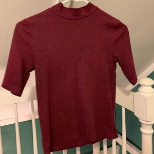 Half sleeve maroon turtle neck